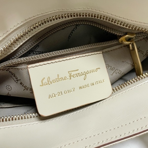 サルバトーレフェラガモ SalvatoreFerragamo ハンドバッグ AQ-210167 ガンチーニ レザー アイボリー バッグの画像8