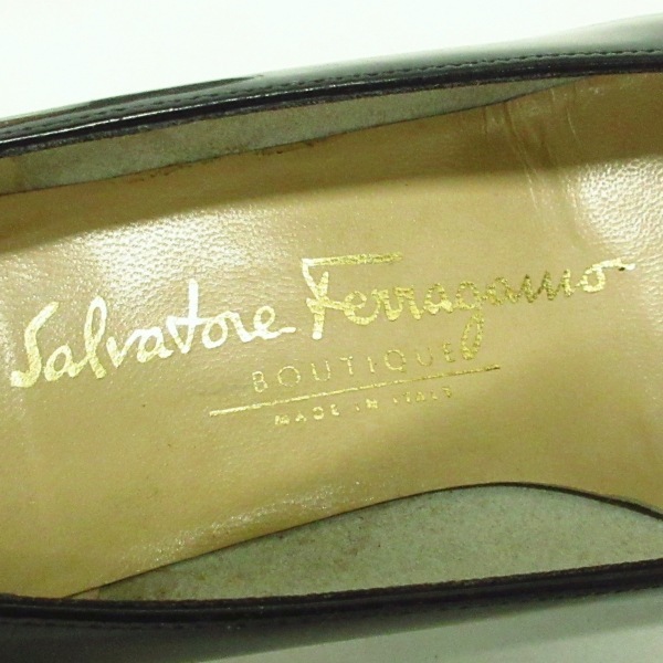サルバトーレフェラガモ SalvatoreFerragamo パンプス 5 1/2 C - エナメル（レザー） 黒 レディース ヴァラ/アウトソール張替済 靴_画像5