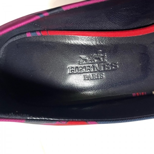 エルメス HERMES パンプス 35 - シルク 黒×ピンク×マルチ レディース オープントゥ/スカーフプリント 靴の画像5