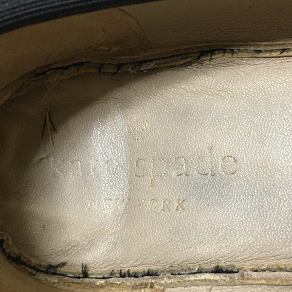 ケイトスペード Kate spade フラットシューズ 6W - レザー×化学繊維×エナメル（レザー） ピンクゴールド×黒 レディース リボン 靴_画像5