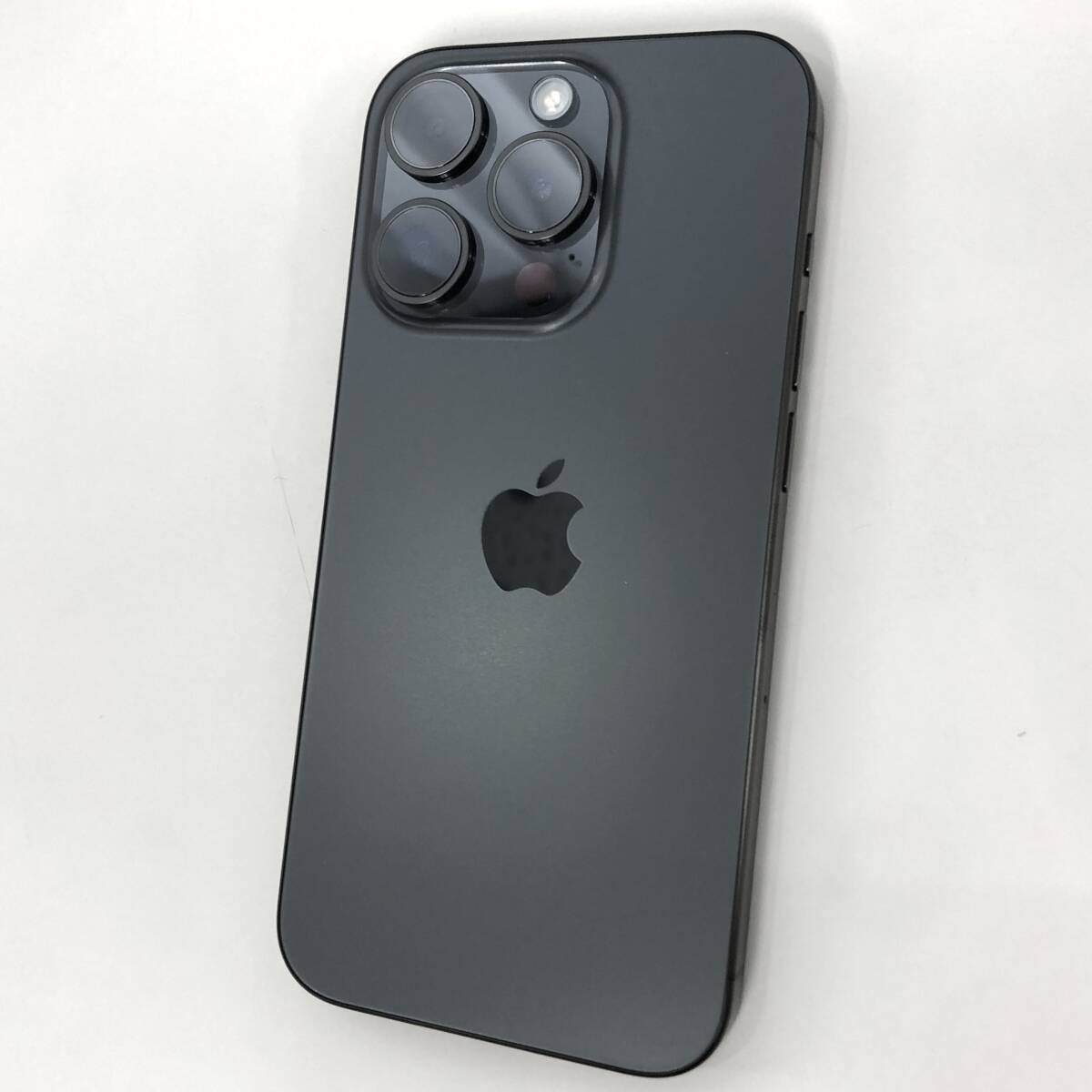 【中古超美品】国内版SIMフリー iPhone15 Pro 1TB ブラックチタニウム MTUQ3J/Aの画像2