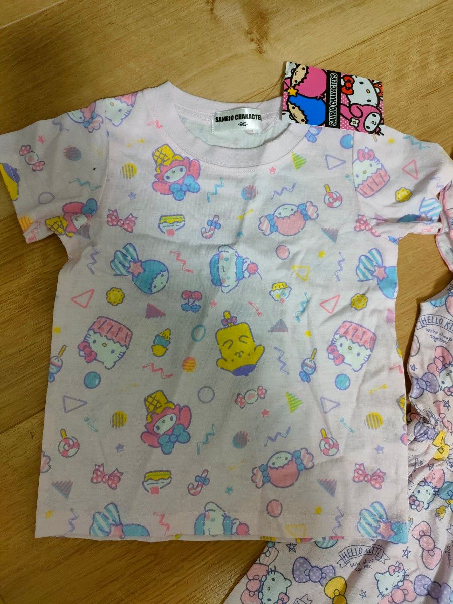 新品　サンリオ　Tシャツ＆キティちゃん　ワンピース　95