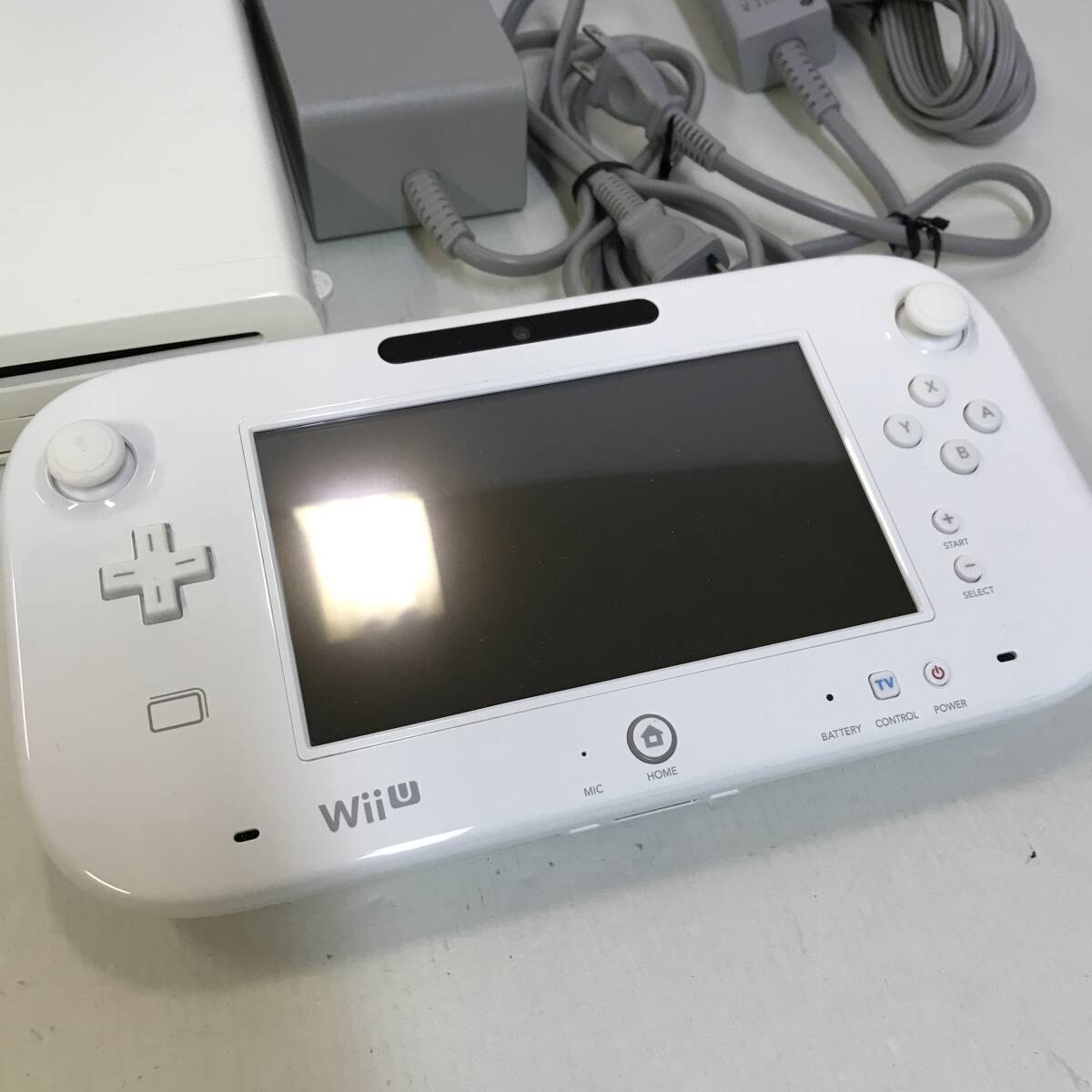 24　任天堂WiiU ホワイト 本体 箱なし 中古品 (80)_画像2