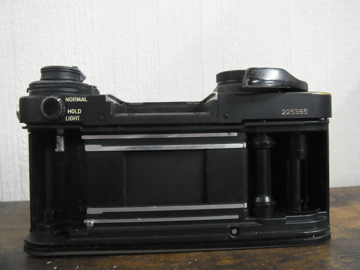 K252/一眼レフカメラ Canon F-1 225385 ブラック ボディ 部品取り ジャンク品 キヤノン 詳細は説明文記載 他多数出品中の画像3