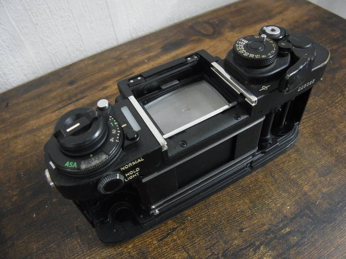 K252/一眼レフカメラ Canon F-1 225385 ブラック ボディ 部品取り ジャンク品 キヤノン 詳細は説明文記載 他多数出品中の画像6