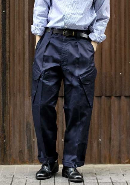 【送料無料】イギリス軍 TROUSERS. COMBAT NAVY BLUE カーゴパンツ ネイビー_画像1