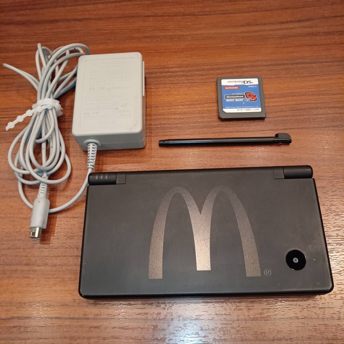 任天堂 ニンテンドー NINTENDO DSi 本体 TWL-001 マクドナルド 希少品 美品 充電器タッチペン付属 送料無料の画像1