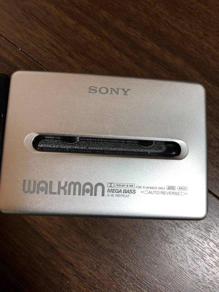 4.17 SONY WALKMAN ウォークマン AUTO REVERSE RECORDING RADIO CASSETTE-CORDER WM-GX677 通電不可ジャンクの画像3