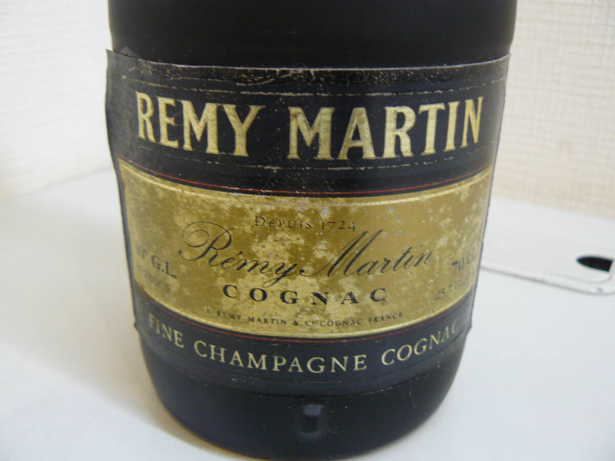 30686●REMY MARTIN VSOP FINE CHAMPAGNE レミーマルタン VSOP ファインシャンパーニュ 700ml 40％ 古酒 未開栓　※ラベル難あり_画像2