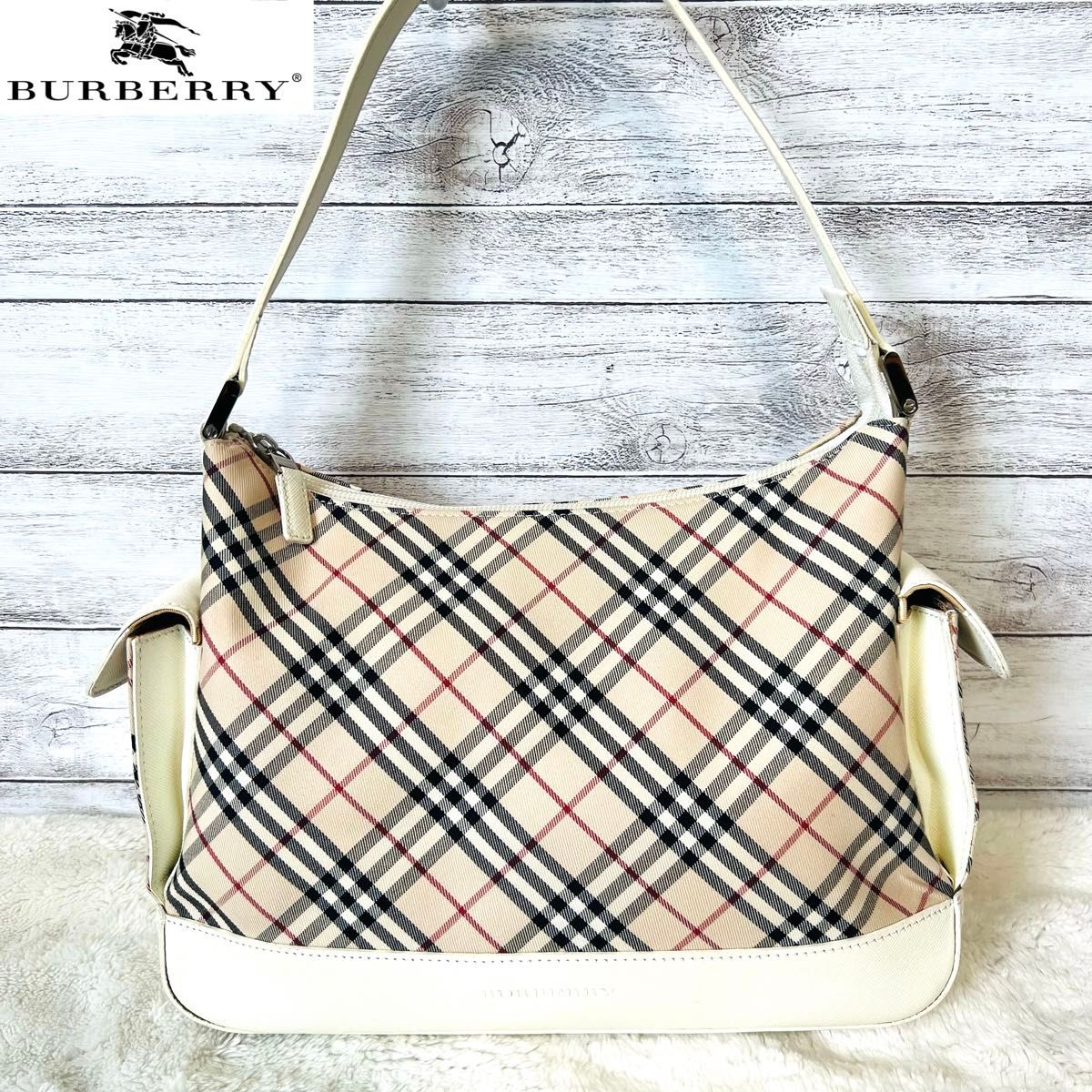 【美品】BURBERRY  バーバリー　ノバチェック柄　ワンショルダーバッグ　白　ハンドバッグ　サイドポケット