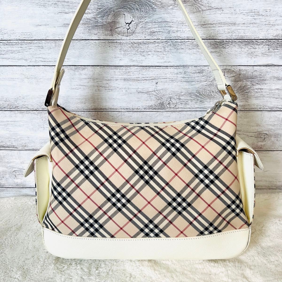 【美品】BURBERRY  バーバリー　ノバチェック柄　ワンショルダーバッグ　白　ハンドバッグ　サイドポケット