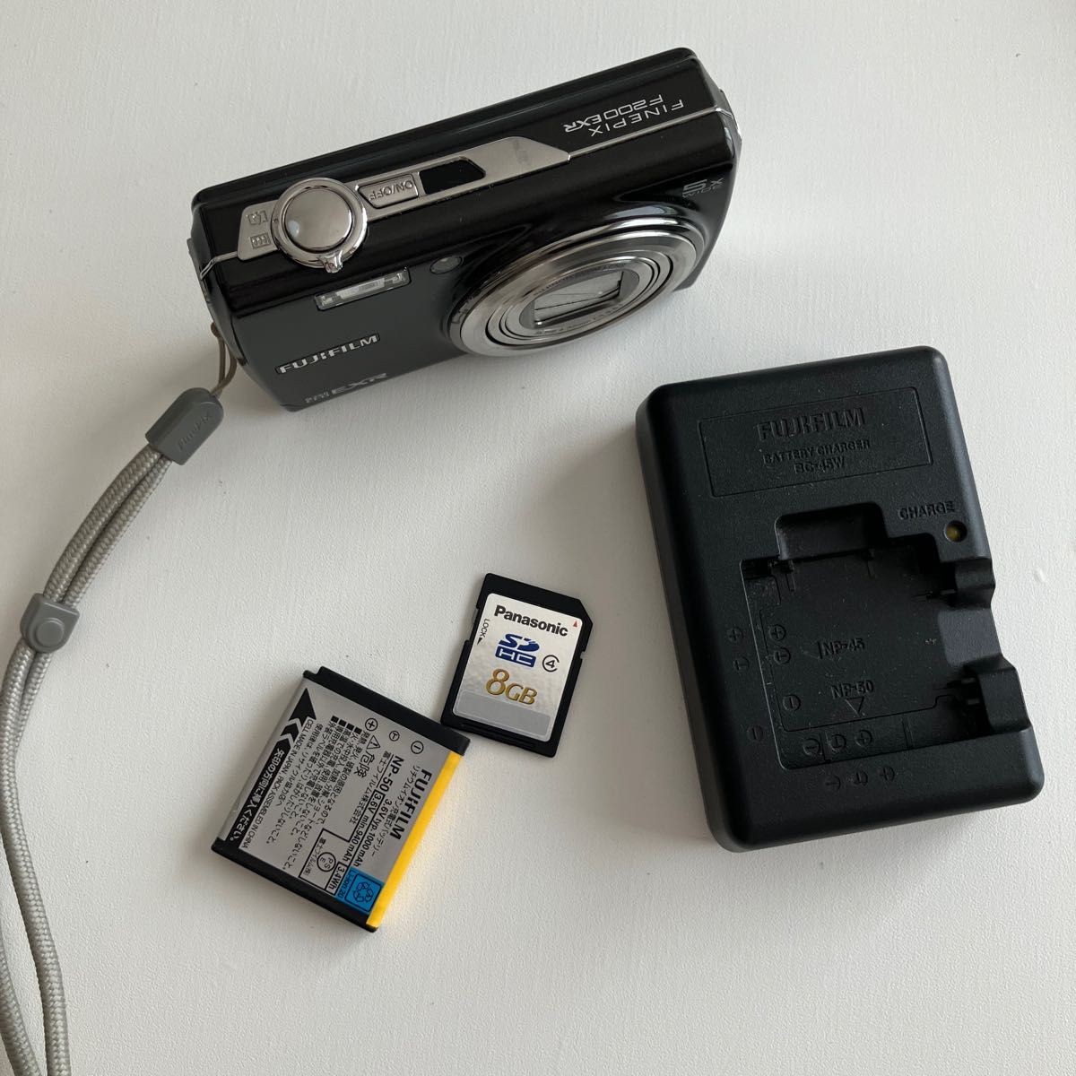 FUJIFILM デジタルカメラ コンパクトデジタルカメラFINEPIX F200EXR バッテリー アダプター SDカード付