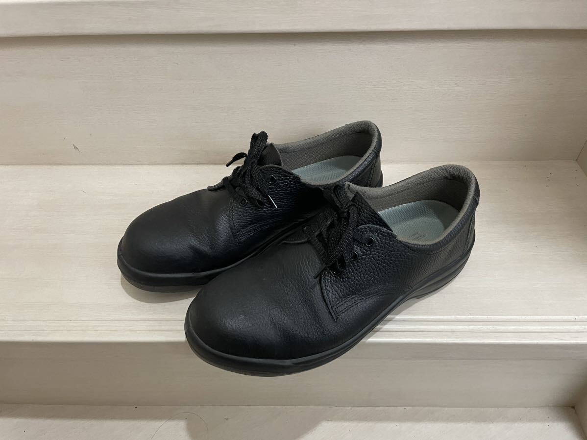 使用浅い MIDORI　ミドリ安全　本革　革製軽量ウレタン2層底　安全靴　27　耐滑 軽量 作業靴 高性能 安全靴 黒 ブラック_画像3