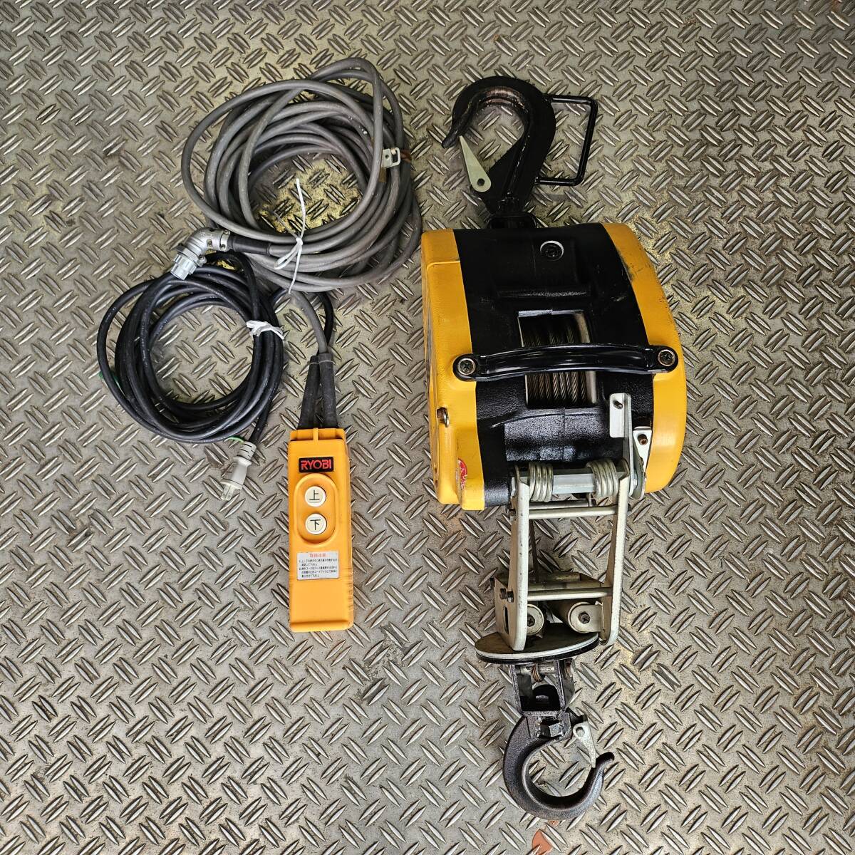 中古良品 【RYOBI リョービ】 WI-195 200kg ウインチ 100V 揚程29m リモコン付き 領収書対応