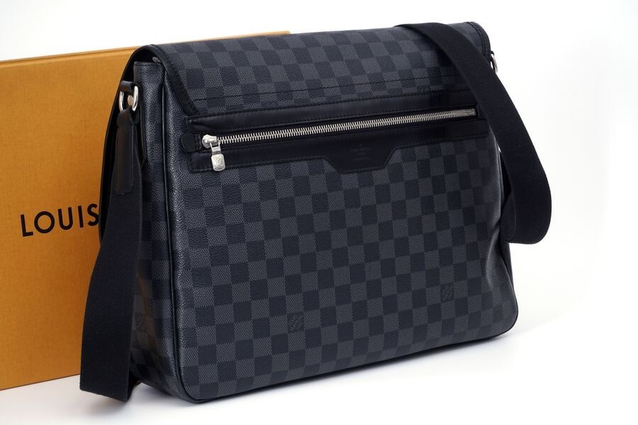 【極美品】 ルイヴィトン Louis Vuitton ダミエ グラフィット ダニエル GM ブラック系 ショルダーバッグ メンズ 1円 定価約17万 1066の画像2