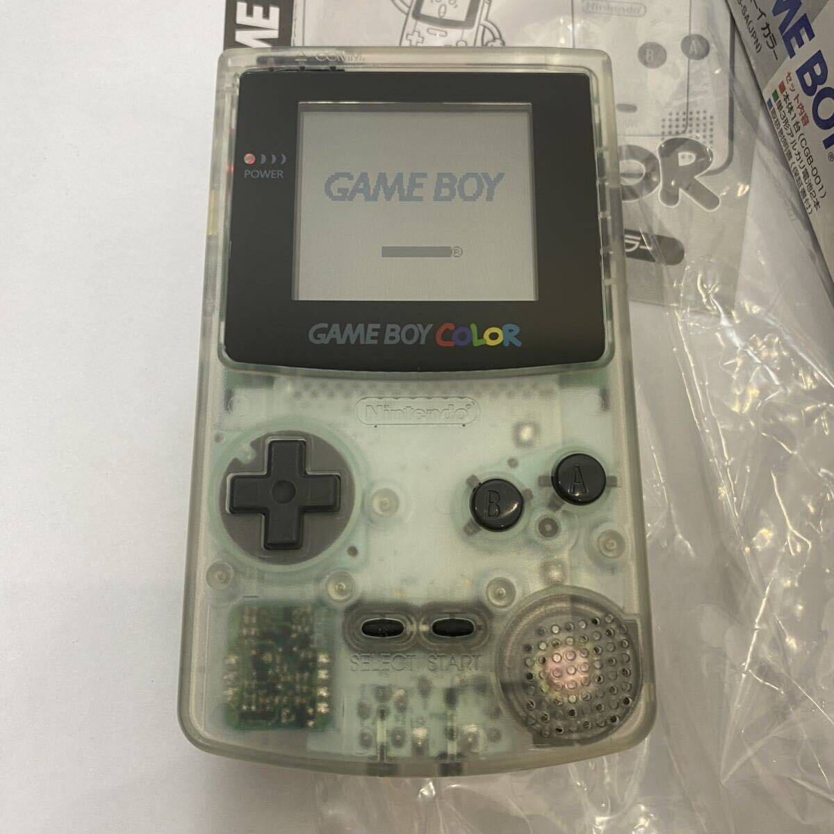 ゲームボーイカラー ■新品同様　ほぼ未使用品　人気カラー　クリア　レア　GBC 任天堂 説明書 箱　Nintendo ニンテンドー　ゲームボーイ