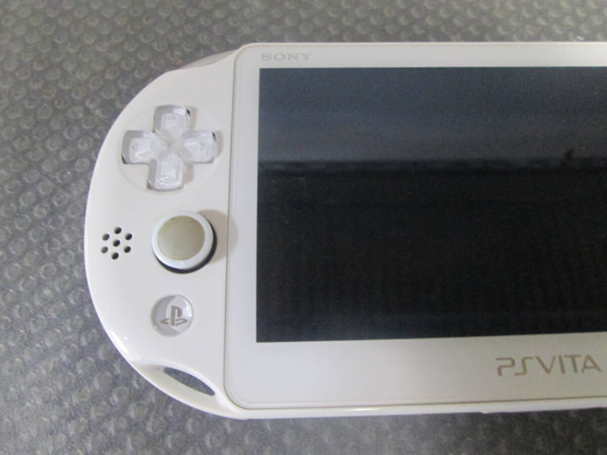 SONY PSVITA PCH-2000 ホワイト 液晶保護フィルム付き　ケース/ACアダプタあり_画像2