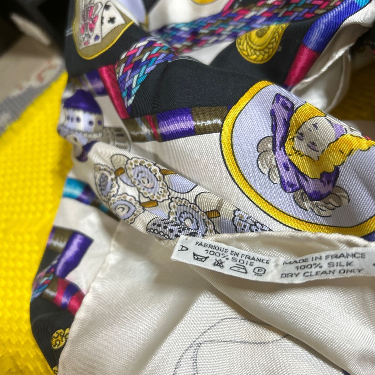 HERMES】エルメス カレ90 スカーフ Petite main お針子さん HERMES】エルメス カレ90 スカーフ Petite main お針子さん