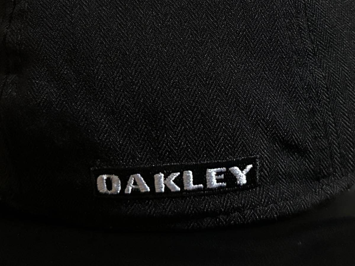 【未使用品】50F★OAKLEY オークリー キャップ 帽子 CAP 上品で高級感のあるブラックの伸縮素材にメタル製ロゴ♪《伸縮前58㎝～60㎝位迄》_画像7