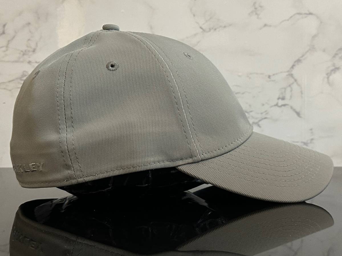 【未使用品】65D 上品★OAKLEYオークリー キャップ 帽子 CAP 上品で高級感のあるグレーの伸縮素材にメタル製ロゴ《伸縮前56㎝～59㎝位迄》の画像5