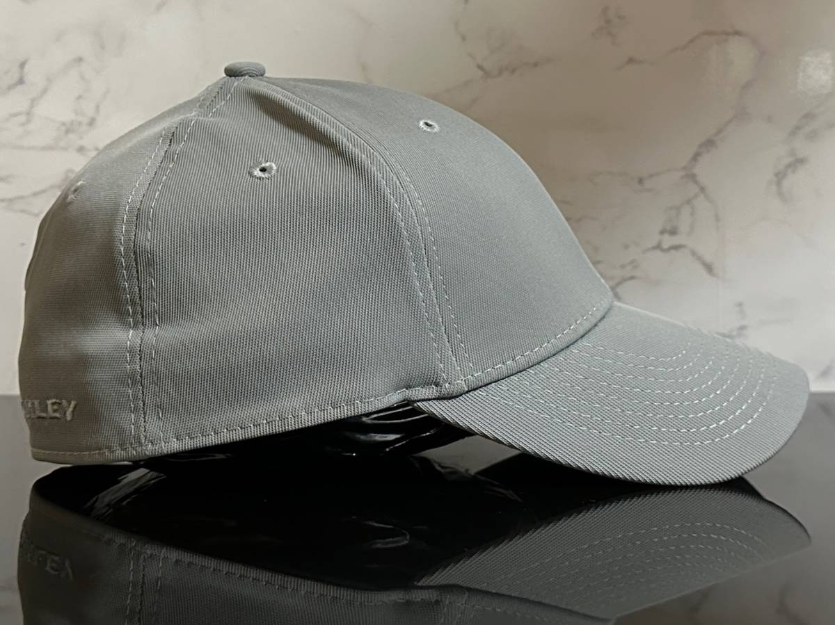 【未使用品】46B 上品★OAKLEYオークリー キャップ 帽子 CAP 上品で高級感のあるグレーの伸縮素材にメタル製ロゴ《伸縮前56㎝～58㎝位迄》_画像4