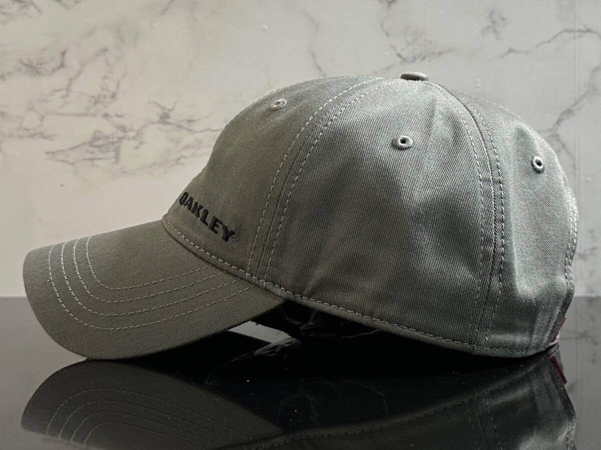 【未使用品】306KD 上品★OAKLEY オークリー キャップ 帽子 CAP 上品で高級感のあるグレーのコットン素材にブラックロゴ♪《FREEサイズ》の画像3