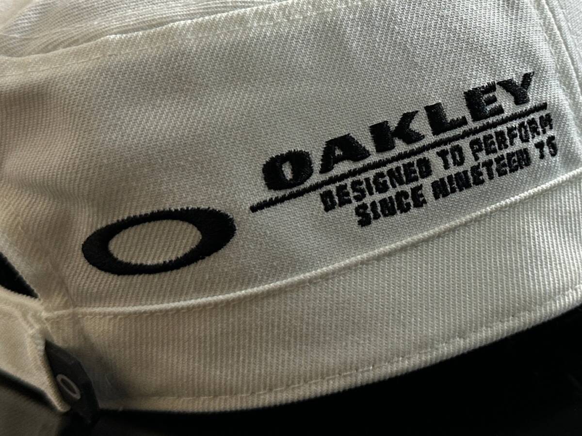 【未使用品】312KF 上品★OAKLEY オークリー ワークキャップ 帽子CAP 上品で高級感のあるホワイトにブラックのメタル製ロゴ《FREEサイズ》の画像9