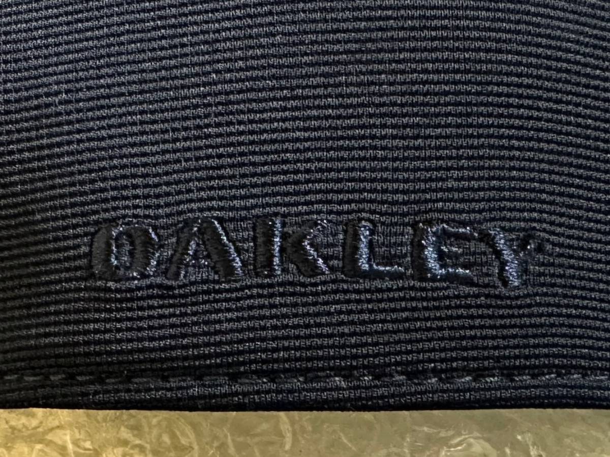 【未使用品】45B★OAKLEY オークリー キャップ 帽子 CAP 上品で高級感のあるネイビーの伸縮素材にメタル製ロゴ♪《伸縮前56㎝～59㎝位迄》の画像7