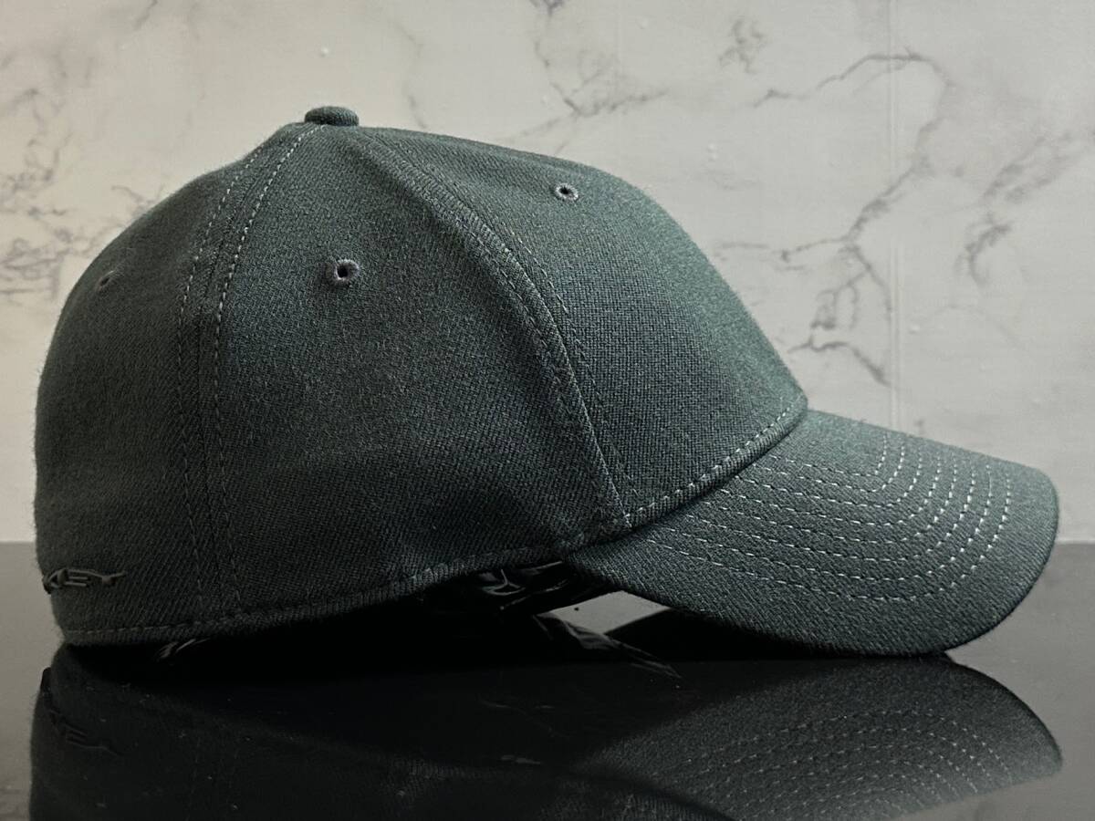 【未使用品】305KC★OAKLEYオークリー キャップ 帽子 CAP 上品で高級感のあるグレーの伸縮素材にメタル製ロゴ《伸縮前60㎝～64㎝位迄》_画像5