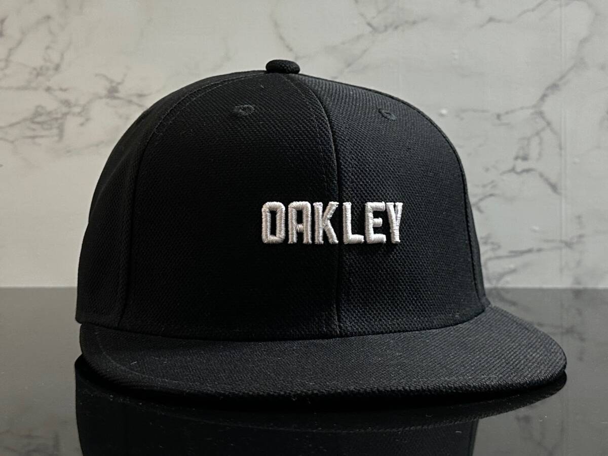 【未使用品】313KF 上品★OAKLEY オークリー フラットバイザー キャップ 上品で高級感のあるデザインのポリエステル素材♪《FREEサイズ》の画像1