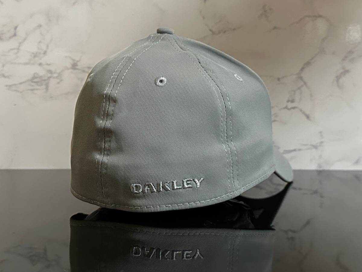【未使用品】49F 上品★OAKLEYオークリー キャップ 帽子 CAP 上品で高級感のあるグレーの伸縮素材にメタル製ロゴ《伸縮前56㎝～59㎝位迄》_画像5