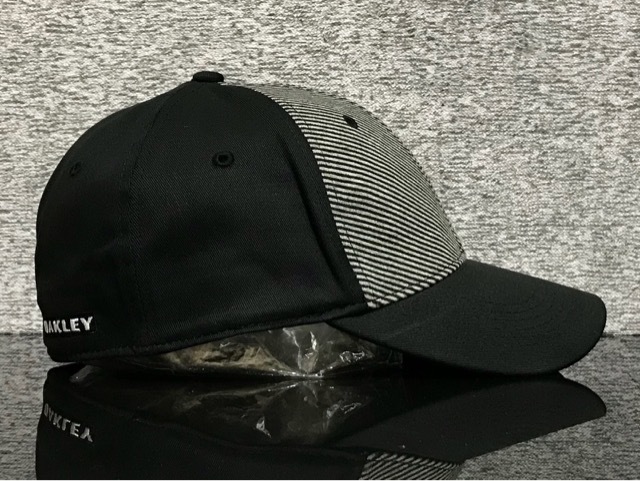 【未使用品】63D クール★OAKLEY オークリー キャップ 帽子CAP クールなシマ柄とブラックの伸縮素材にメタルピン《伸縮前57㎝～60㎝位迄》_画像4