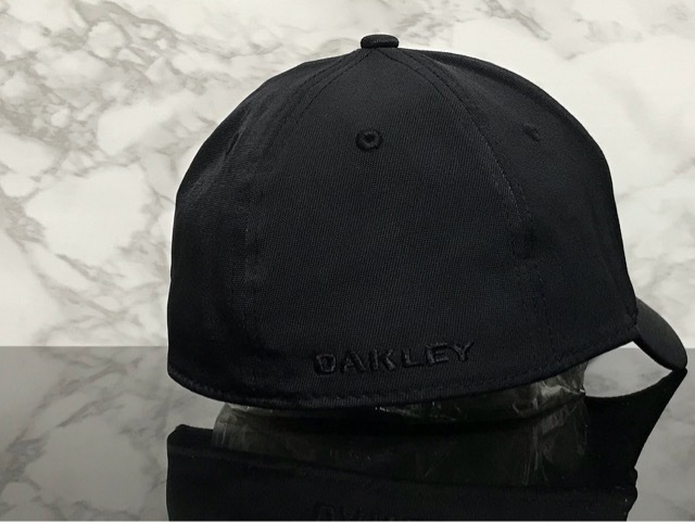 【未使用品】60E★OAKLEY オークリー キャップ 帽子 上品で高級感のあるブラックの伸縮素材にメタル製ロゴ♪《伸縮前57㎝～60㎝位迄》_画像5