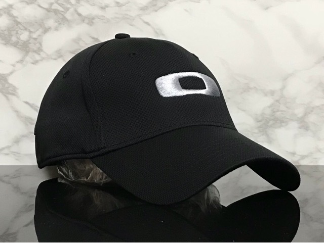 【未使用品】80A★OAKLEY オークリー キャップ 帽子 上品で高級感のあるブラックの伸縮素材に刺繍ロゴ♪《伸縮前57㎝-60㎝位迄》の画像2
