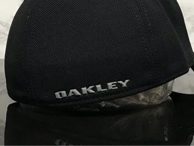 【未使用品】68A クール★OAKLEY オークリー キャップ 帽子 CAP クールなブラックの伸縮素材にグレーロゴ！《伸縮前58㎝～61㎝位迄》_画像5