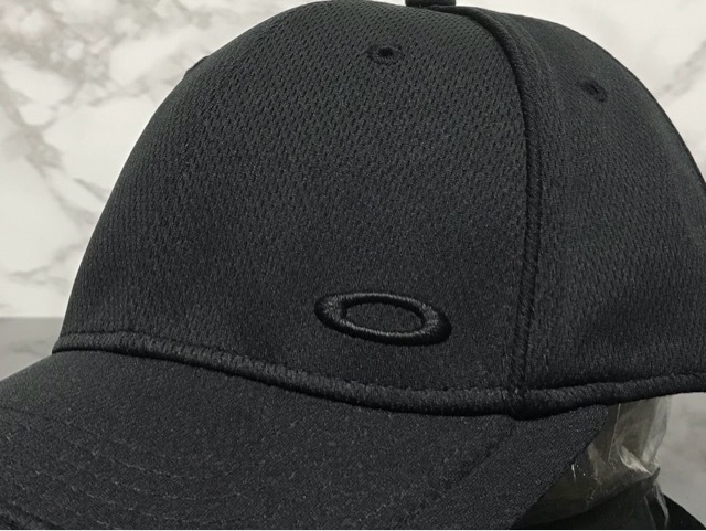 【未使用品】54E★OAKLEY オークリー スポーツキャップ 帽子 CAP 上品で高級感のあるデザインのブラック伸縮素材《伸縮前60㎝～63㎝位迄》の画像7