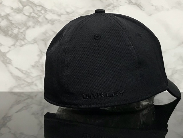 【未使用品】60E★OAKLEY オークリー キャップ 帽子 上品で高級感のあるブラックの伸縮素材にメタル製ロゴ♪《伸縮前56㎝～59㎝位迄》の画像5