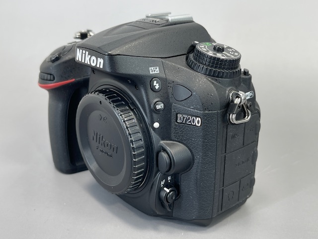 ニコン Nikon D7200 18-300VRスーパーズームキット AF-S DX NIKKOR 18-300mm f/3.5-6.3G ED VR デジタル一眼レフ USED品