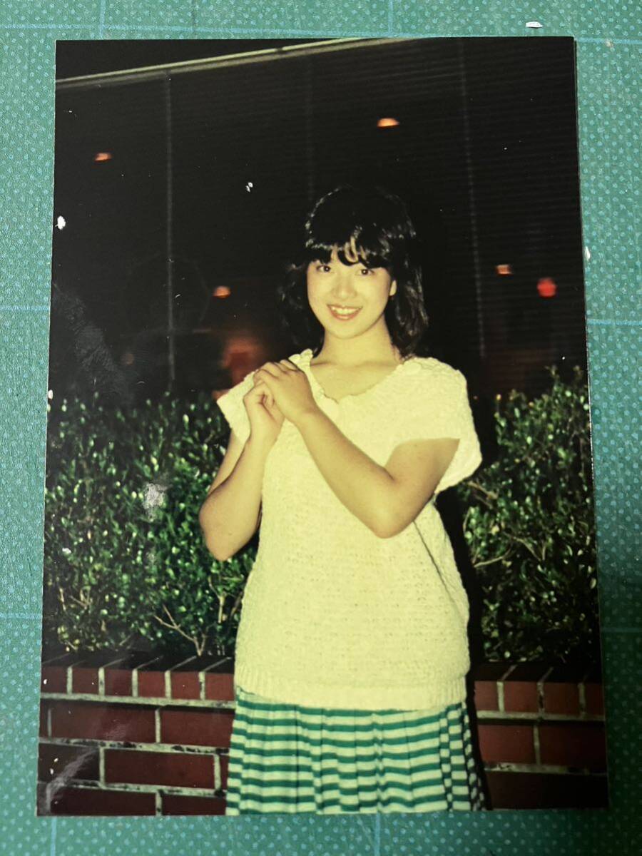 【レア】小出広美　写真　ニット　デビュー初期　80年代アイドル _画像1