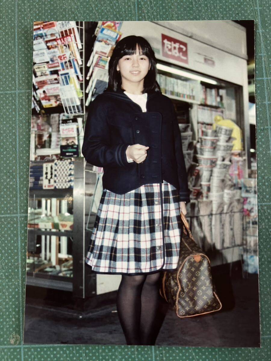 【激レア】伊藤麻衣子 写真 黒系 ヴィトン 80年代アイドル の画像1