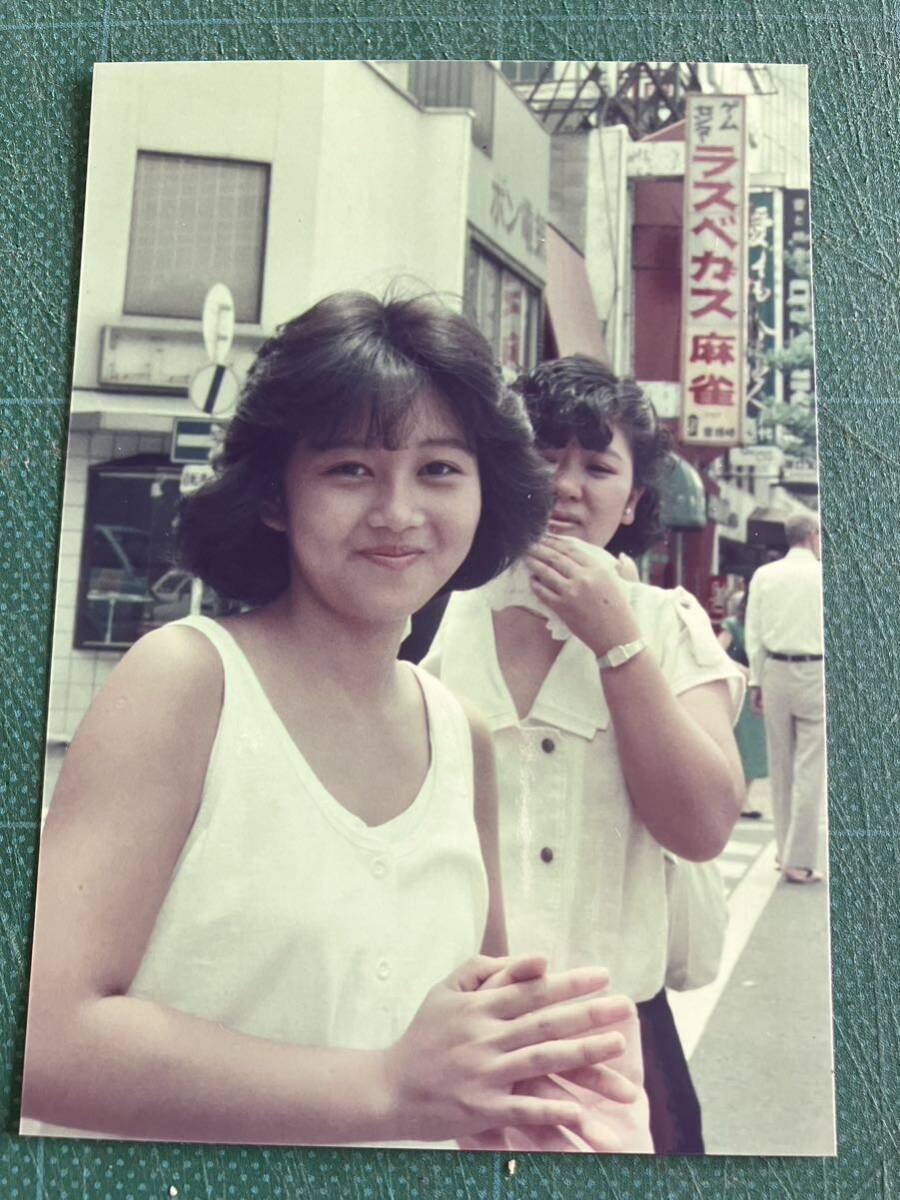 [ редкость ] Asaka Yui фотография белый майка ....80 годы идол 