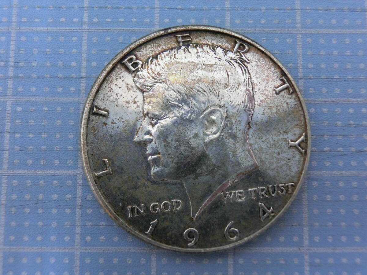 Am-24 海外古銭 1964年 アメリカ ケネディ ハーフダラー銀貨の画像1