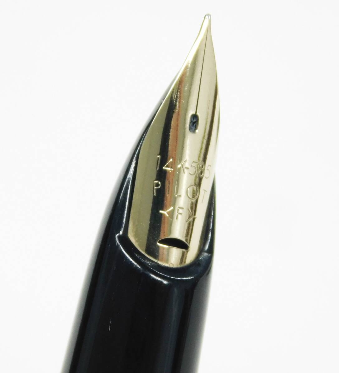 PILOT パイロット ★ 美品！！ Elite エリート 14K/585 ＜F＞ 万年筆 14金 ブラック×ゴールド インクなし 筆記未確認の画像3