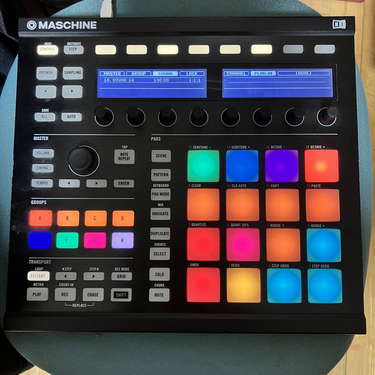 Native Instruments MASCHINE MK2 グルーヴ制作システム／MIDIコントローラー／パッド Maschine 2 for Maschine Mk2 トランスファーID付きの画像1