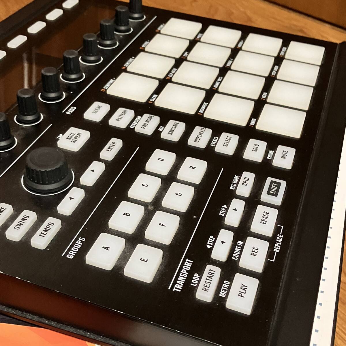 Native Instruments MASCHINE MK2 グルーヴ制作システム／MIDIコントローラー／パッド Maschine 2 for Maschine Mk2 トランスファーID付き_画像8