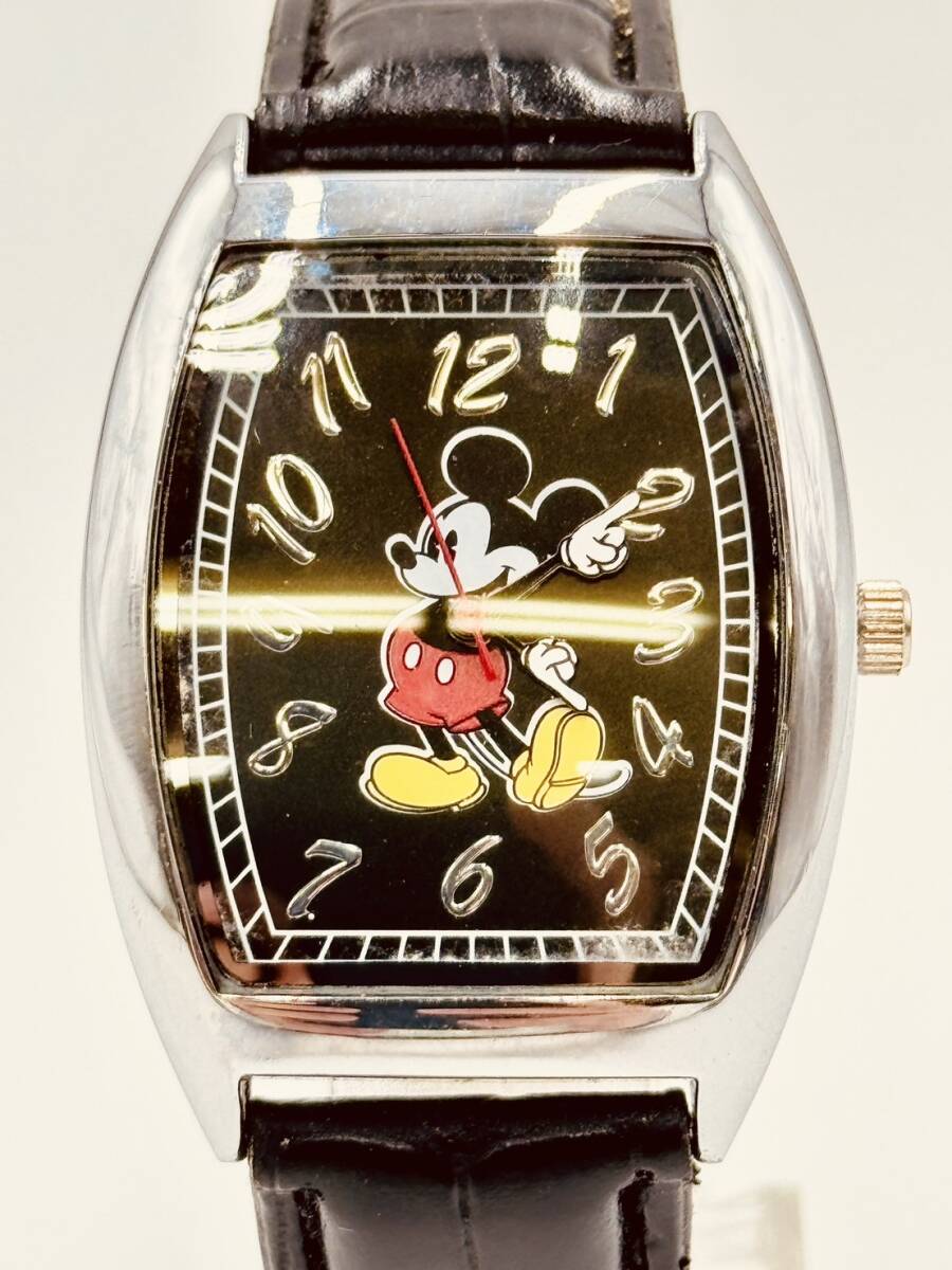 稼働品 Disney ディズニー ミッキーマウス 腕時計 クォーツ 黒文字盤_画像3