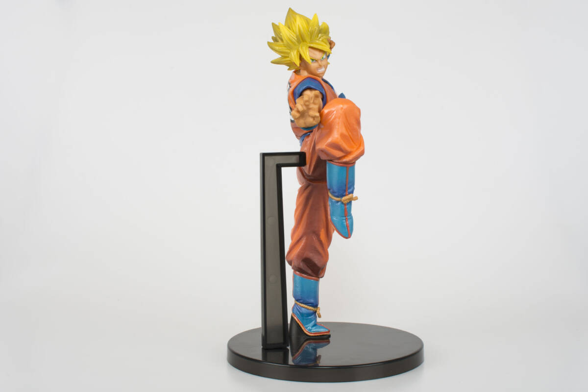 ■ ドラゴンボール ☆【孫悟空 】■ 約25cm 0.3kg 海外限定 漫画風 PVC 箱なしの画像2