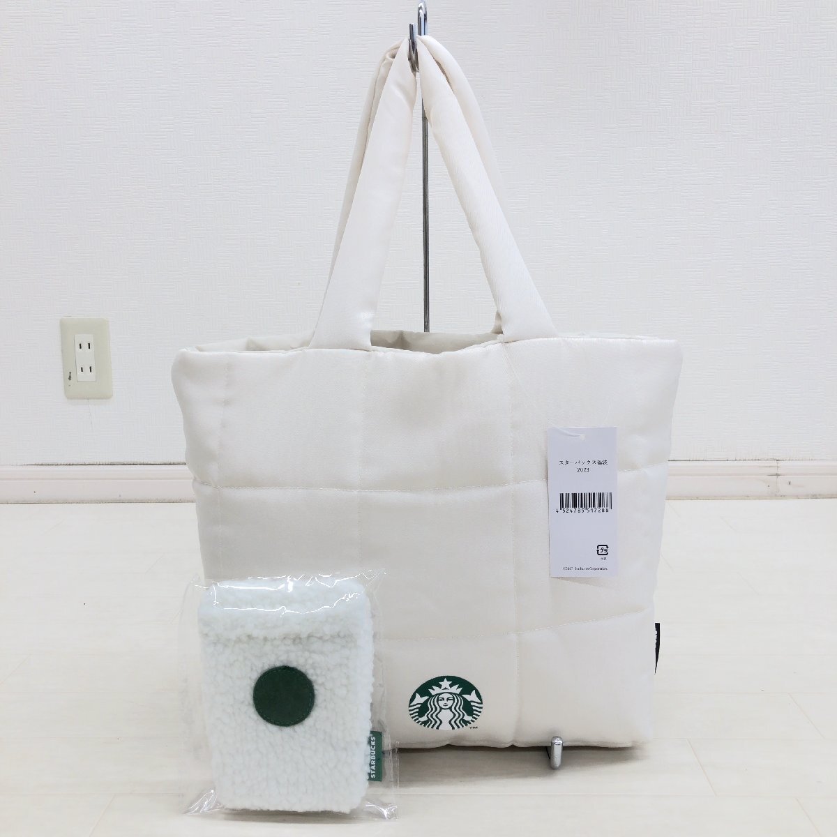 ●新品 Starbucks スターバックス 2023年福袋 キルティング トートバッグ マルチケース 2点セット まとめ売り 白 ホワイト スタバ 女性用_画像1