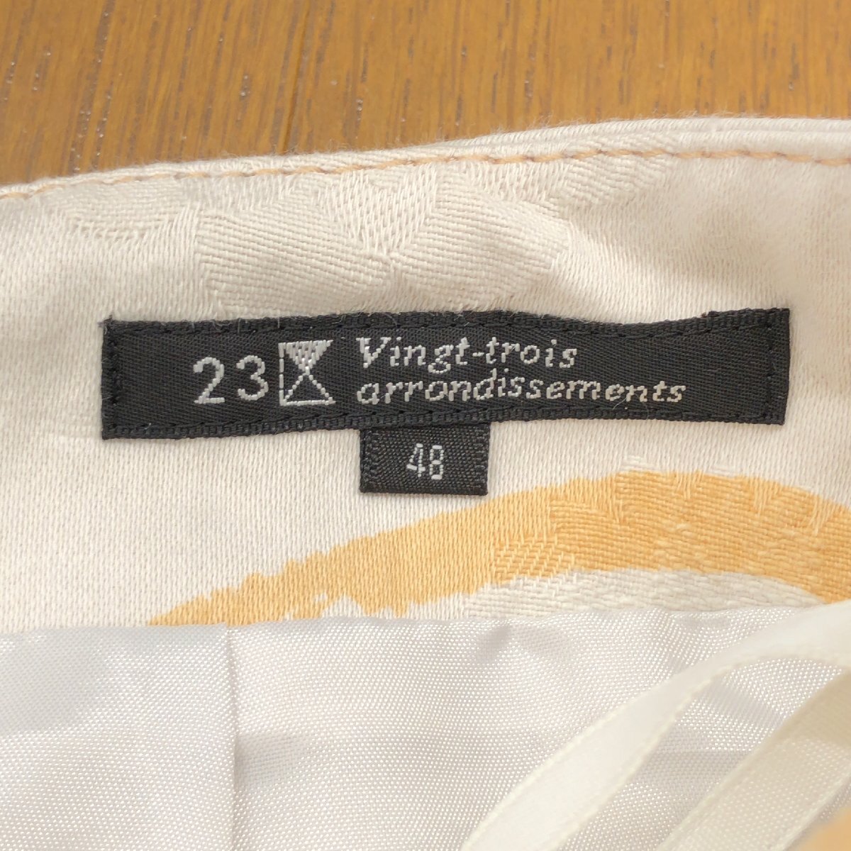 23区 ニジュウサンク 刺繍総柄 タイトスカート 48(4XL) w82 ライトグレー系 日本製 ミディ丈 5L ゆったり 大きい 国内正規品 レディースの画像3