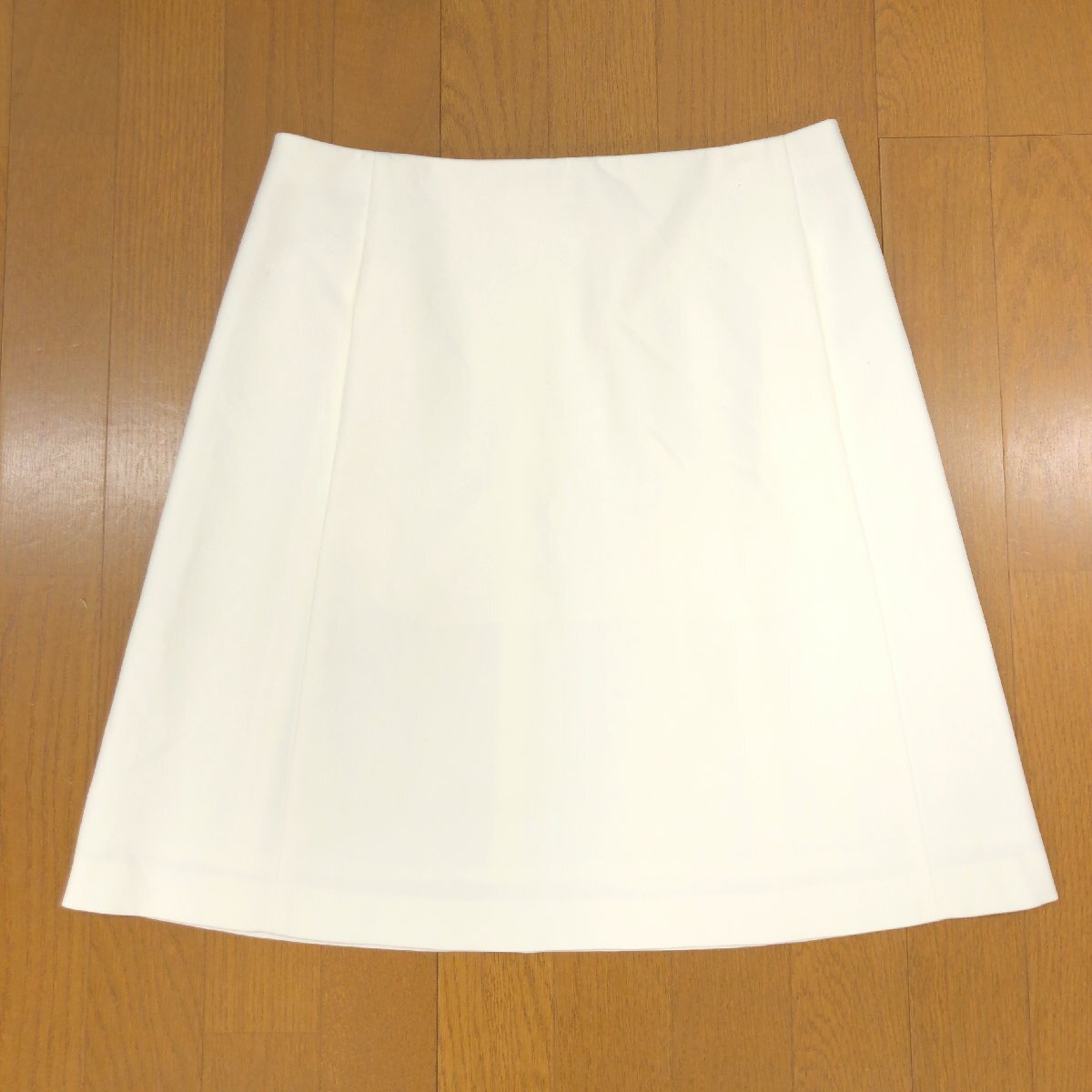 美品 FOXEY NEW YORK フォクシーニューヨーク ストレッチ フレアスカート 42(L) w78 白 ホワイト 日本製 ミディ丈 国内正規品 レディースの画像1